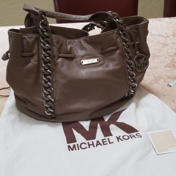 MICHAEL KORS LAMB LEATHER TAN AND SILVER PURSE - Picture 4 of 6